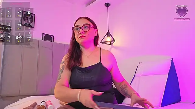 lady nylon  online show from 03/24/26, 12:38