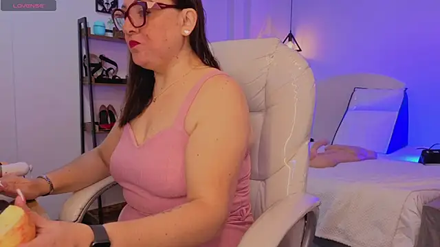 Snapshot of lady_nylon_ chatting on 11/08/25, 11:25 lady nylon online show from 11/08/25, 11:25