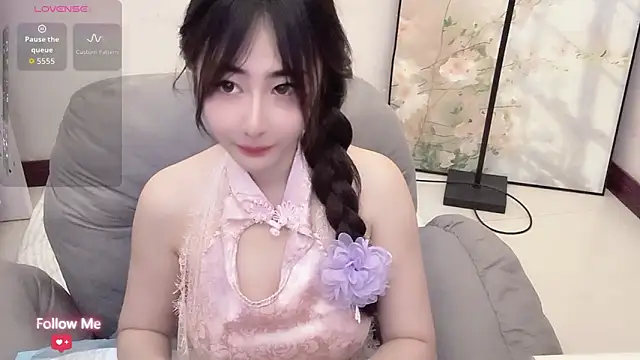Snapshot of qiqi-- chatting on 05/26/26, 04:10 qiqi-- online show from 05/26/26, 04:10