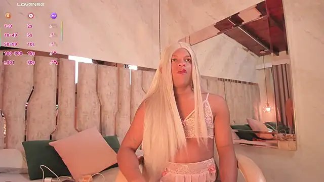 Snapshot of ari_monet chatting on 12/04/25, 11:31 ari monet online show from 12/04/25, 11:31