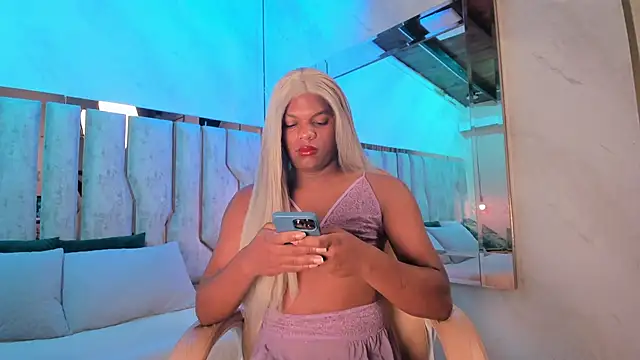 Snapshot of ari_monet chatting on 12/14/25, 11:49 ari monet online show from 12/14/25, 11:49