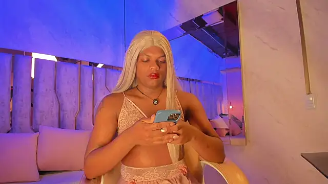 Snapshot of ari_monet chatting on 11/12/25, 03:32 ari monet online show from 11/12/25, 03:32