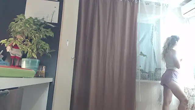 Snapshot of Almaz2023 chatting on 10/28/25, 02:27 Almaz2023 online show from 10/28/25, 02:27