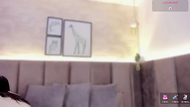 chloe sullivannn online show from 12/02/24, 10:07