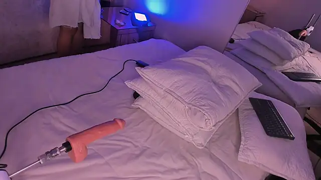 Snapshot of VioletaAbel chatting on 11/08/25, 10:52 VioletaAbel online show from 11/08/25, 10:52