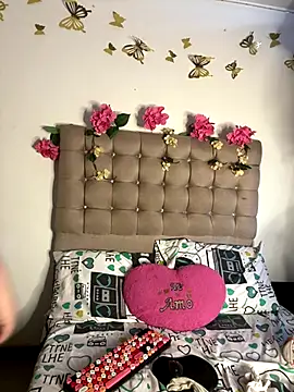 Jullieetta online show from 10/22/25, 11:42