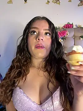 Jullieetta online show from 02/12/26, 07:46