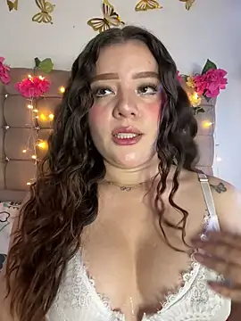 Jullieetta online show from 03/26/26, 05:33
