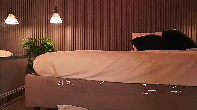 EriKlein online show from 04/13/26, 08:24