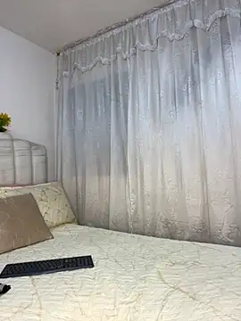 Snapshot of RoxannaBlanche chatting on 11/20/25, 12:28 RoxannaBlanche online show from 11/20/25, 12:28