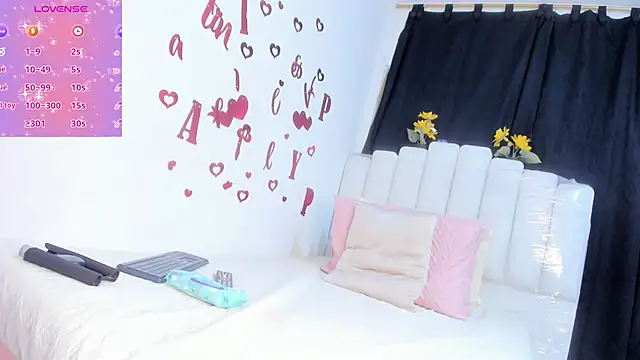 Snapshot of RoxannaBlanche chatting on 04/30/26, 11:06 RoxannaBlanche online show from 04/30/26, 11:06