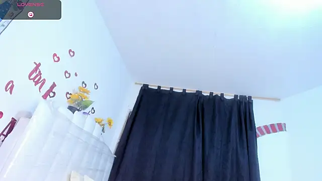 Snapshot of RoxannaBlanche chatting on 05/19/26, 11:17 RoxannaBlanche online show from 05/19/26, 11:17