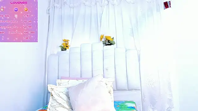 Snapshot of RoxannaBlanche chatting on 09/27/25, 04:13 RoxannaBlanche online show from 09/27/25, 04:13