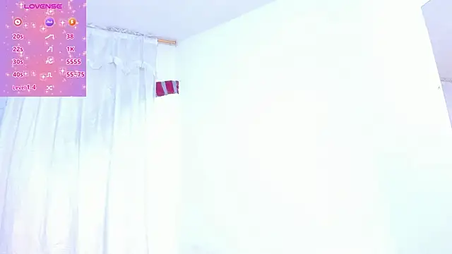 Snapshot of RoxannaBlanche chatting on 10/19/25, 11:46 RoxannaBlanche online show from 10/19/25, 11:46