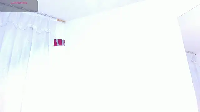 Snapshot of RoxannaBlanche chatting on 11/09/25, 01:59 RoxannaBlanche online show from 11/09/25, 01:59