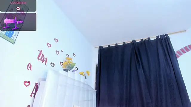 Snapshot of RoxannaBlanche chatting on 06/10/26, 11:11 RoxannaBlanche online show from 06/10/26, 11:11