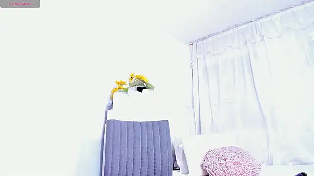 Snapshot of RoxannaBlanche chatting on 03/18/25, 05:12 RoxannaBlanche online show from 03/18/25, 05:12