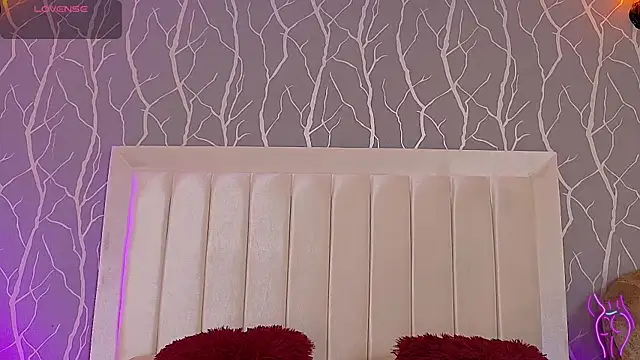 Snapshot of madison_fox1 chatting on 11/29/25, 01:44 madison fox1 online show from 11/29/25, 01:44