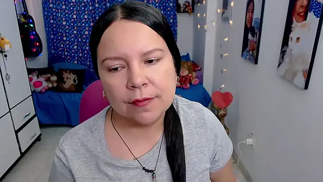 claryssa  online show from 03/25/26, 10:19