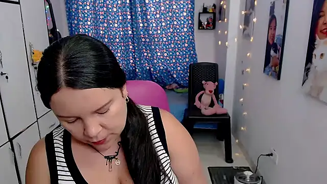 Snapshot of claryssa_ chatting on 10/15/25, 07:44 claryssa online show from 10/15/25, 07:44