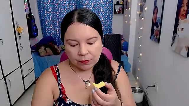 Snapshot of claryssa_ chatting on 10/02/25, 08:01 claryssa online show from 10/02/25, 08:01