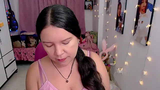 claryssa  online show from 04/18/26, 05:32