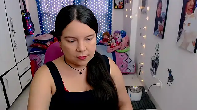 Snapshot of claryssa_ chatting on 01/11/25, 06:12 claryssa online show from 01/11/25, 06:12