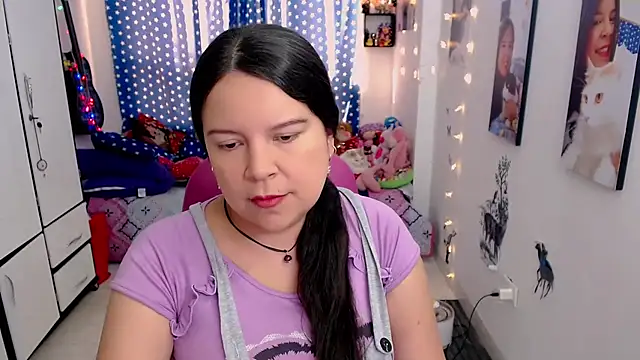 Snapshot of claryssa_ chatting on 01/10/25, 08:37 claryssa online show from 01/10/25, 08:37