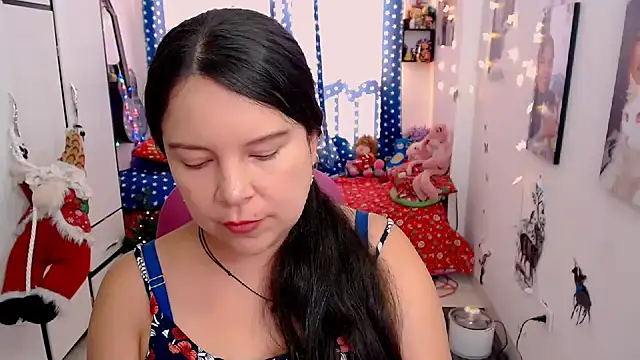 Snapshot of claryssa_ chatting on 12/06/24, 04:12 claryssa online show from 12/06/24, 04:12