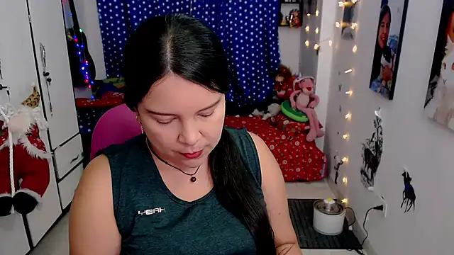 Snapshot of claryssa_ chatting on 12/15/24, 10:47 claryssa online show from 12/15/24, 10:47