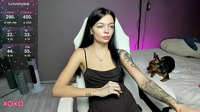 Snapshot of Mariella_Adamss chatting on 10/11/25, 01:45 Mariella Adamss online show from 10/11/25, 01:45