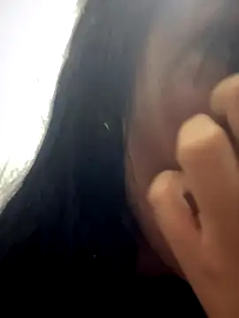 Snapshot of emily_rosse04 chatting on 11/14/25, 10:52 emily rosse04 online show from 11/14/25, 10:52