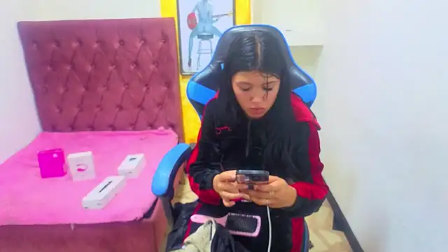 Snapshot of emily_rosse04 chatting on 11/09/25, 12:42 emily rosse04 online show from 11/09/25, 12:42