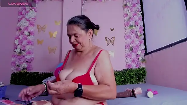 Snapshot of grandmother_milf chatting on 06/25/26, 12:54 grandmother milf online show from 06/25/26, 12:54