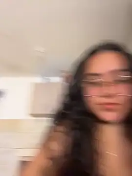 CurlyGirl 1 online show from 12/22/25, 10:43