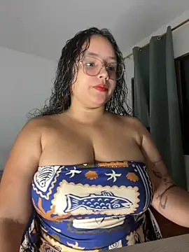 Snapshot of CurlyGirl_1 chatting on 09/20/25, 12:48 CurlyGirl 1 online show from 09/20/25, 12:48