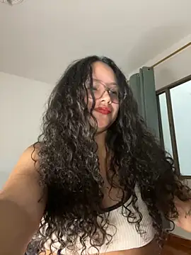 Snapshot of CurlyGirl_1 chatting on 10/07/25, 10:22 CurlyGirl 1 online show from 10/07/25, 10:22