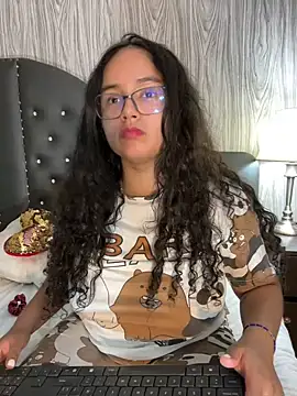 Snapshot of CurlyGirl_1 chatting on 03/15/25, 02:14 CurlyGirl 1 online show from 03/15/25, 02:14