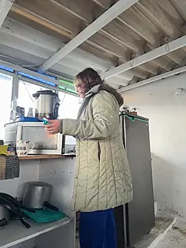 Snapshot of SheraHadee chatting on 10/24/25, 09:36 SheraHadee online show from 10/24/25, 09:36