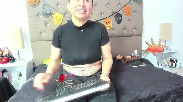 Snapshot of SheraHadee chatting on 11/01/25, 09:41 SheraHadee online show from 11/01/25, 09:41