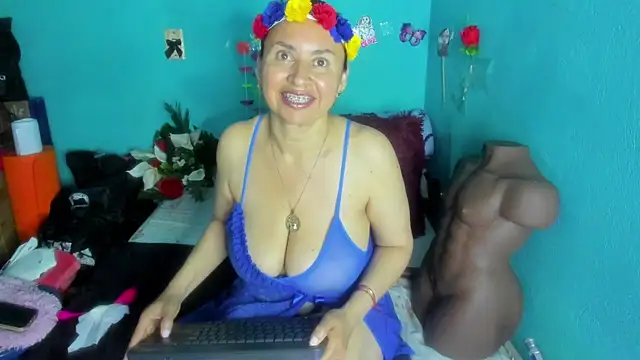 Snapshot of SheraHadee chatting on 05/21/26, 10:56 SheraHadee online show from 05/21/26, 10:56