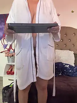 Snapshot of SheraHadee chatting on 09/23/25, 05:42 SheraHadee online show from 09/23/25, 05:42