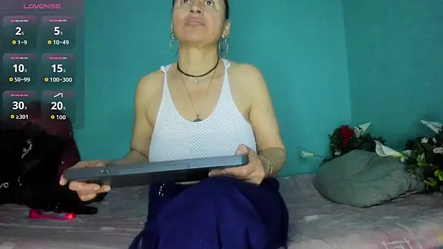 Snapshot of SheraHadee chatting on 11/25/25, 12:33 SheraHadee online show from 11/25/25, 12:33