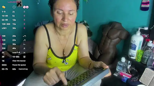 Snapshot of SheraHadee chatting on 05/05/26, 10:40 SheraHadee online show from 05/05/26, 10:40