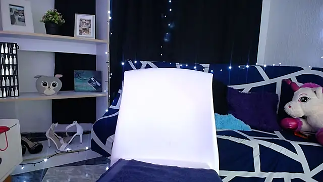 Snapshot of BellaLiz_ chatting on 01/25/25, 01:54 BellaLiz online show from 01/25/25, 01:54