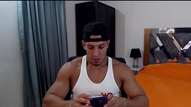 Snapshot of Frank_heaven01 chatting on 05/16/26, 02:21 Frank heaven01 online show from 05/16/26, 02:21