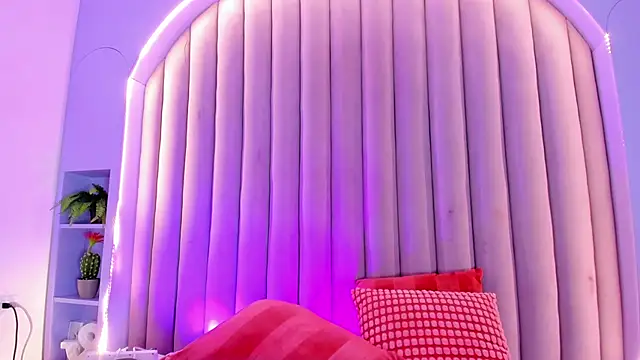 Snapshot of CristalCornner_ chatting on 03/02/26, 07:32 CristalCornner online show from 03/02/26, 07:32