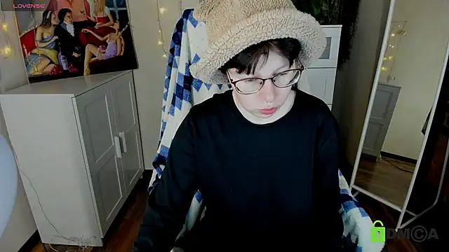 Melissa Wells online show from 10/19/25, 03:15