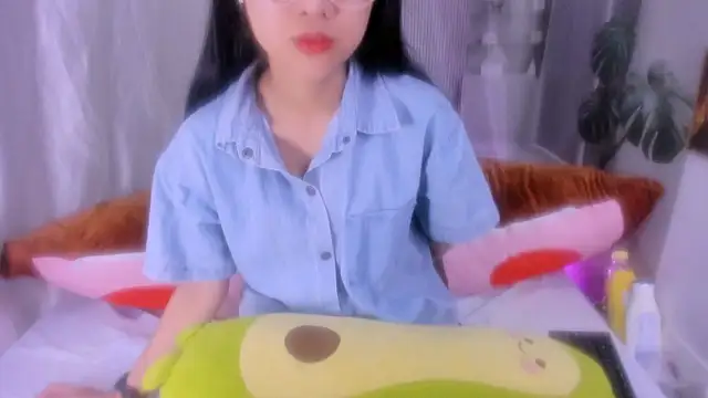 Ly   online show from 03/31/26, 03:41