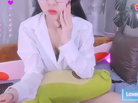 Ly   online show from 06/12/26, 02:42